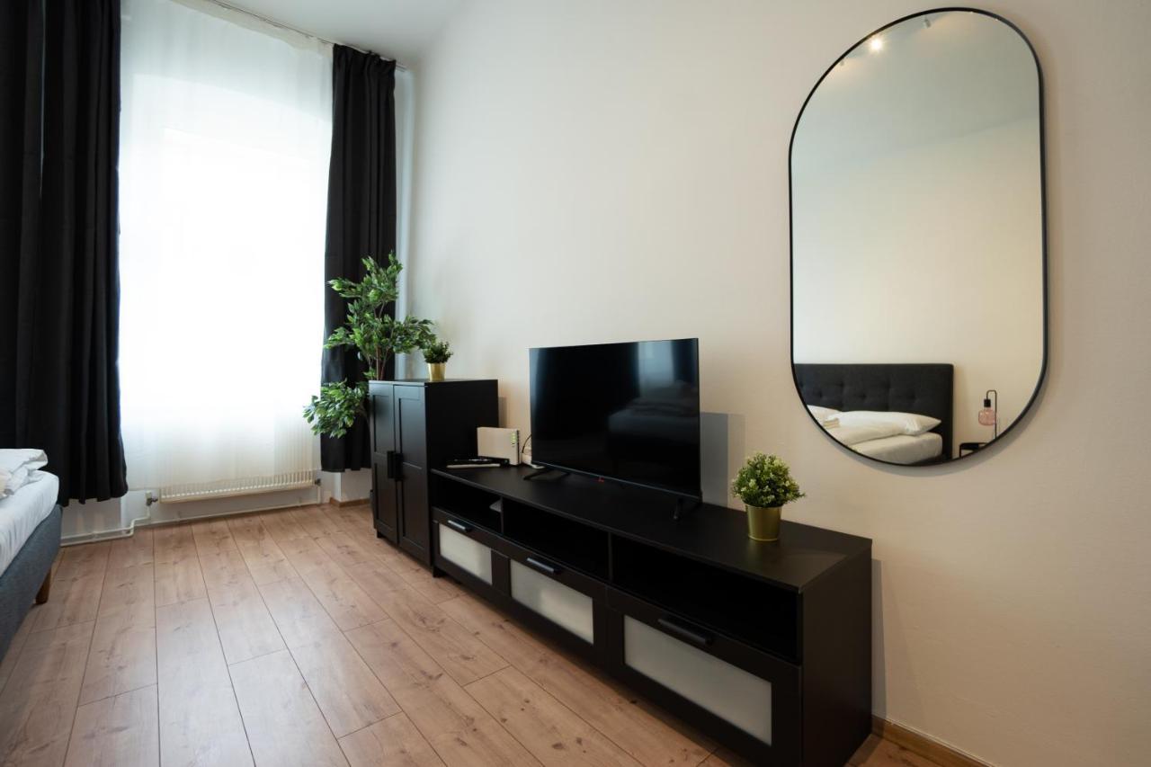 Lovely 1-Bedroom Apartment Next To Praterstern Wien Exterior foto