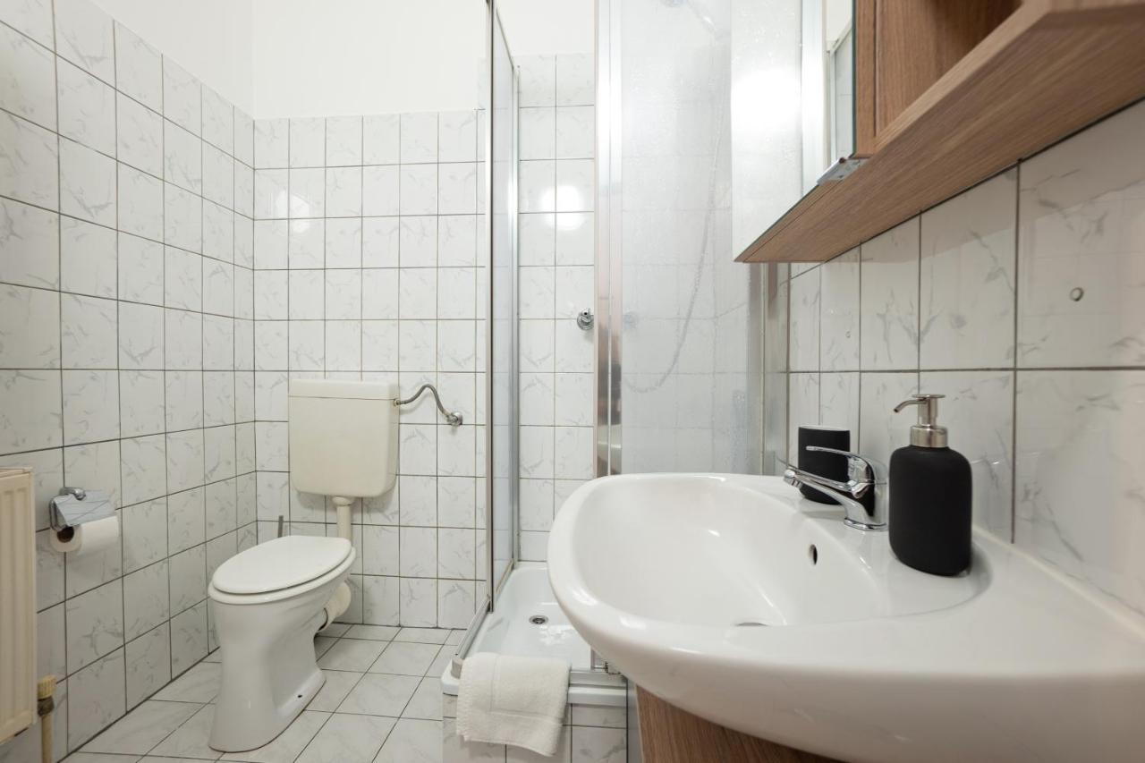 Lovely 1-Bedroom Apartment Next To Praterstern Wien Exterior foto